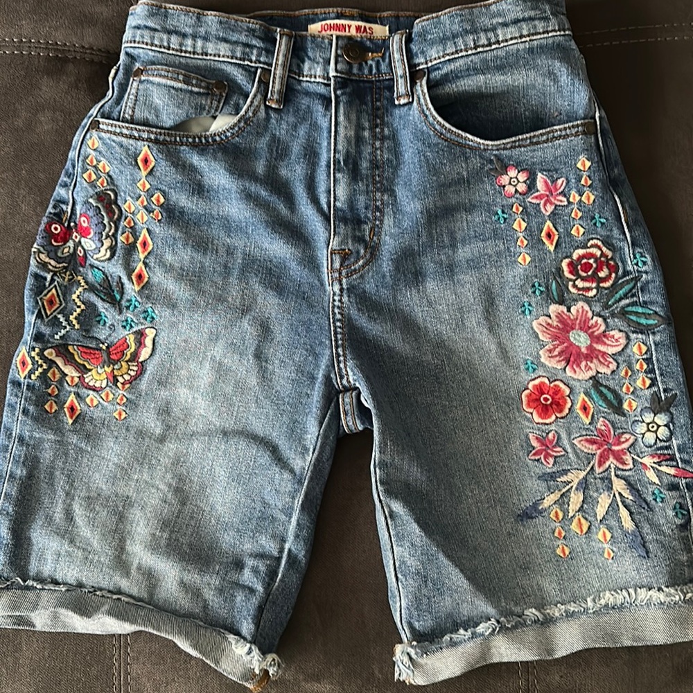 JOHNNY WAS Mariposa Bermuda Shorts